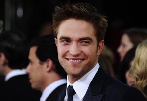 Pattinson Sinks his Teeth Into Vampire-Free Drama