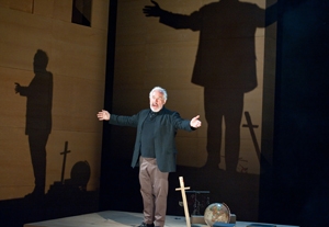 NY Review: 'Being Shakespeare'