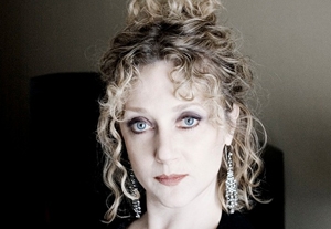 Carol Kane of 'Taxi' Fame is Kooky in a New Way in 'Harvey'
