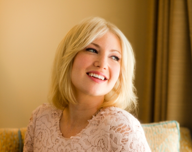 Ari Graynor Is Taking Your Calls