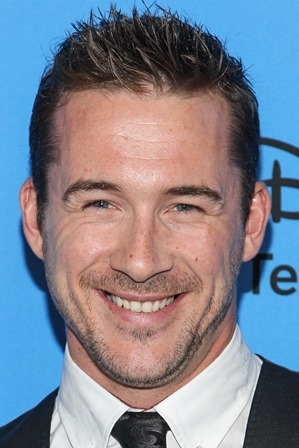 barry sloane stars revenge momentum career ways abc disney build star gather beverly hills backstage hebert paul source fanpop zimbio